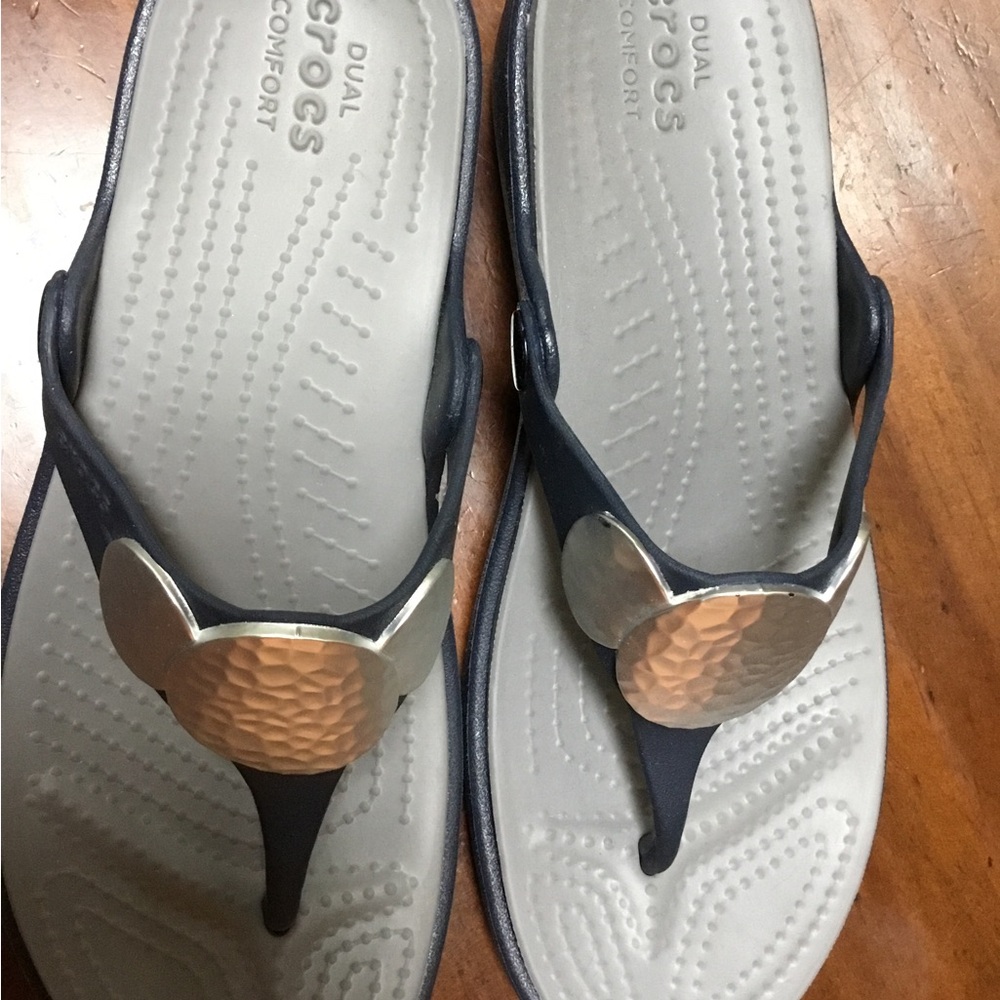 Crocs Dual Comfort Navy/Grey Sandals with Silver Accents Sz 7 Women’s - Picture 3 of 5